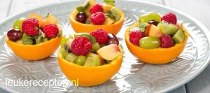 fruitbakje in sinaasappelschil
