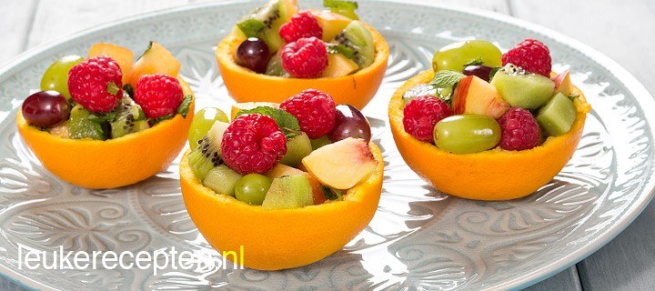 Vers fruit in sinaasappelbakje