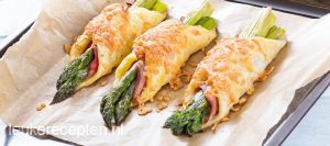 groene asperges in bladerdeeg