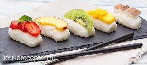 dessert sushi met fruit
