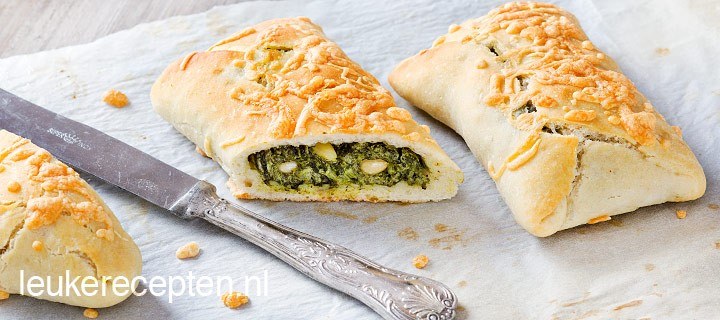 Gevulde focaccia broodjes met spinazie
