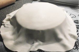 Bekleden biscuittaart met fondant