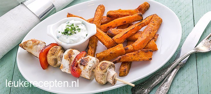 Light recept: frieten van zoete aardappel met kipspies