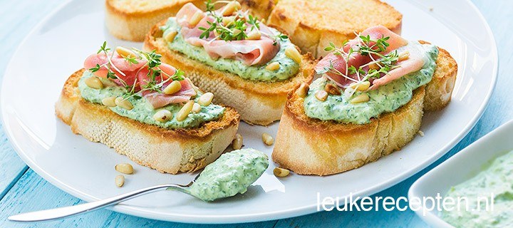 Bruschetta met spinazie spread