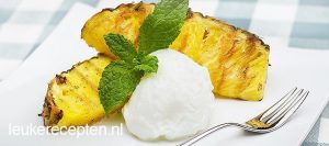 gegrilde ananas met ijs