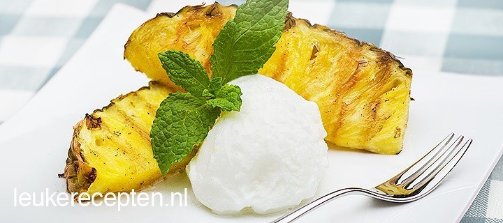 Gegrilde ananas van de BBQ