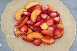 Galette met aardbeien en perzik 01