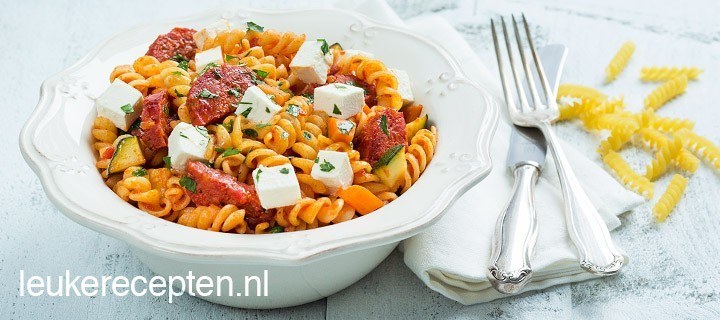 Pasta met chorizo en feta