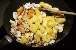 gevuld broodje kip met ananas stap 3