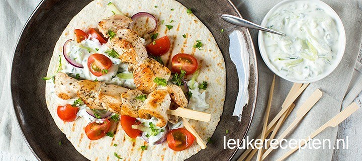 Kip souvlaki met tzatziki
