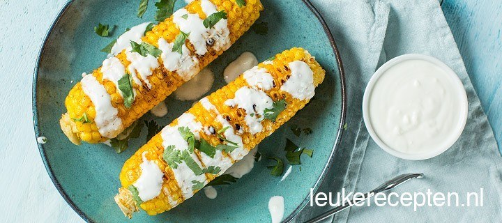 Maiskolven van de bbq met kokossaus