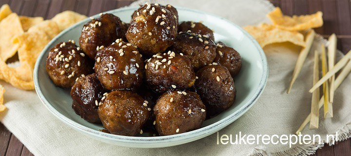 Oosterse gehaktballetjes met ketjapsaus