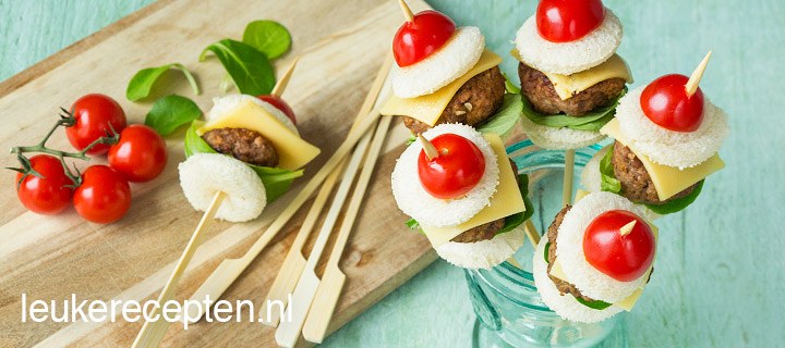 Prikkers met mini hamburger