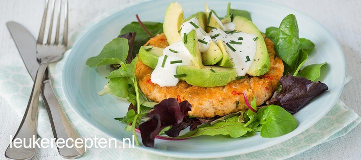 Zalmburger met avocado