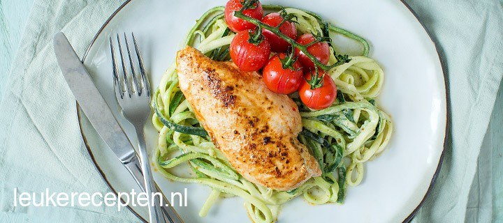 Courgetti pesto met kip