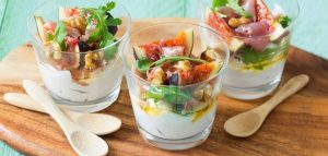 Makkelijke en snelle amuse: heerlijke combi van zachte geitenkaas mousse, vijgen en parmaham