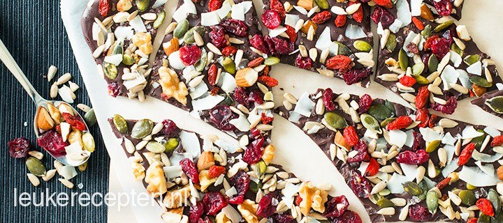 Chocolade met noten en superfood