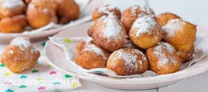 mini oliebollen met ananas