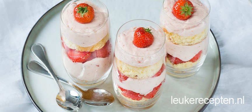 Aardbeien Valentijn trifle