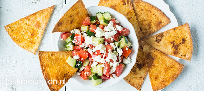 Tortilla chips met komkommersalade