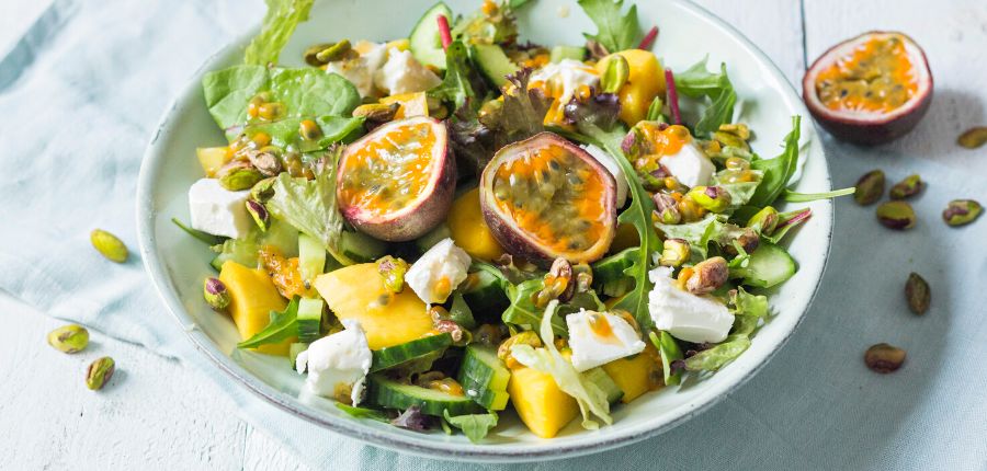 Tropische salade met passievrucht