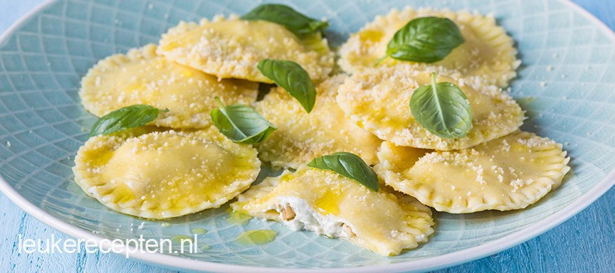 Zelfgemaakte ravioli met ricotta