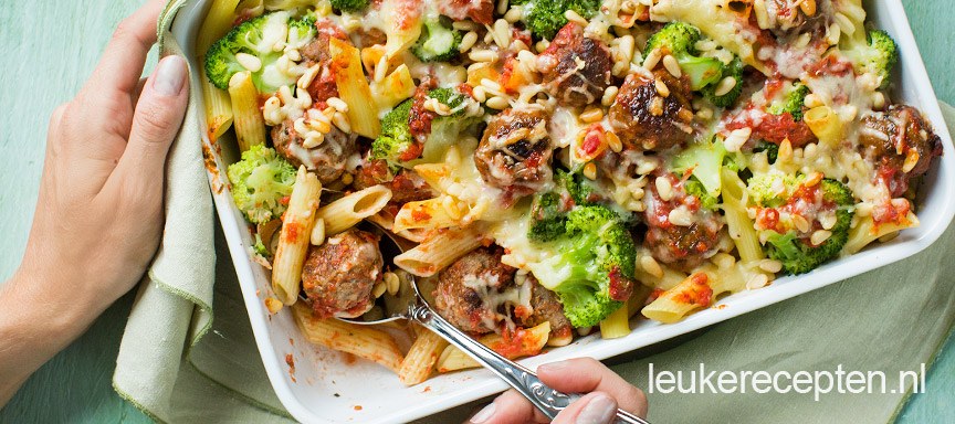 Ovenschotel met gehaktballetjes en broccoli