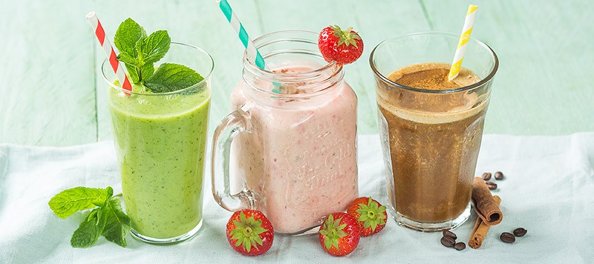 3 x ontbijt smoothies: aardbeien, groene en koffie smoothie