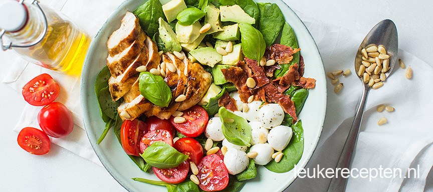 Caprese salade bowl met kip