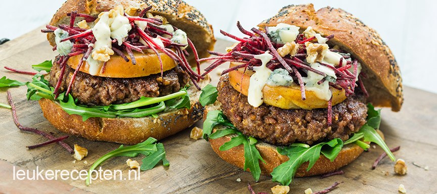 Winterse burger met rode biet