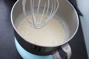 Pannenkoeken maken stap 4: mix tot een egaal beslag