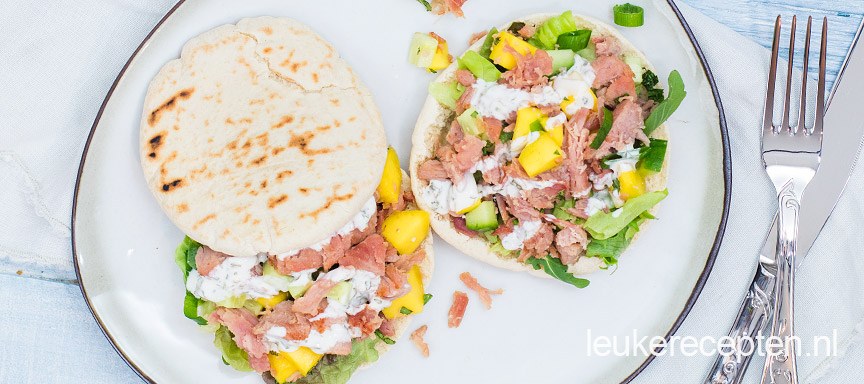 Pita pulled pork met yoghurtsaus