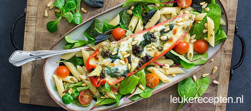 Salade met gevulde puntpaprika