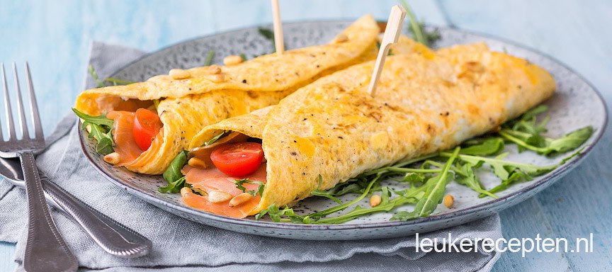 Omelet wrap met zalm en roomkaas