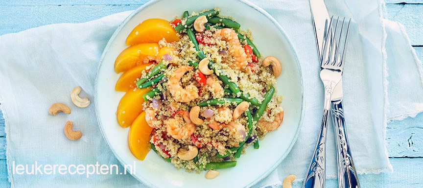 Quinoa met pittige garnalen en perzik