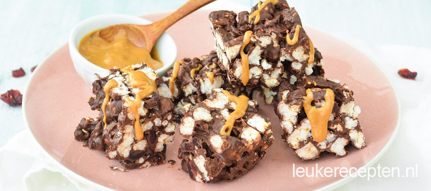 Rijstkoekje met chocolade en pindakaas