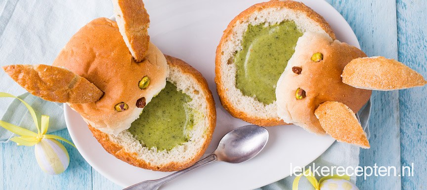 Broccolisoep in broodhaasje