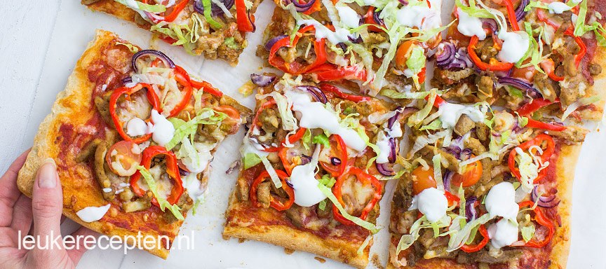 Pizza shoarma met puntpaprika