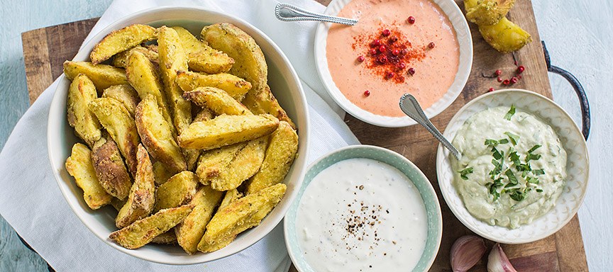 Krokante basilicum aardappel wedges uit de oven + 3 dips