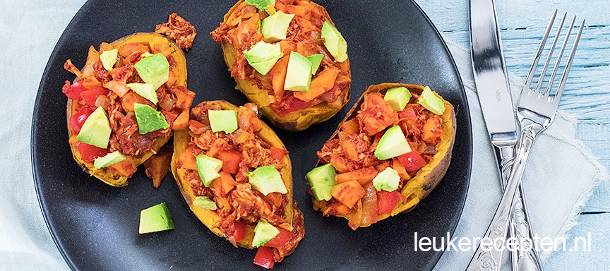 Gevulde zoete aardappel met pulled chicken