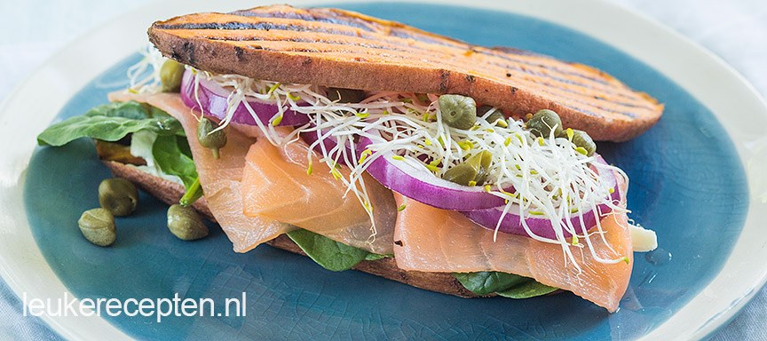 Zoete aardappel sandwich met zalm