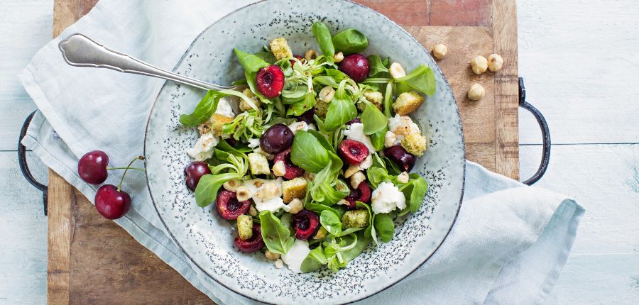 Salade met kersen en mozzarella