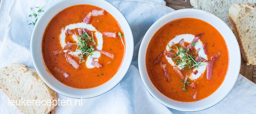 Paprikasoep met gebakken spekjes