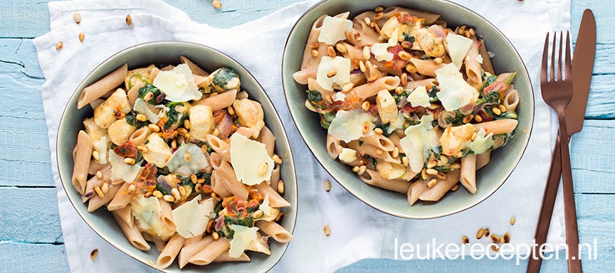 Pasta met kip, tomaatjes en spinazie