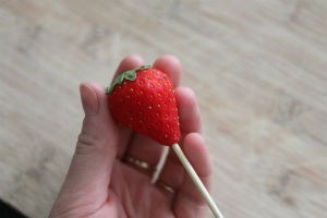 marshmallow-met-aardbeienspies www.jaimyskitchen.nl