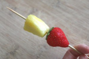 marshmallow-met-aardbeienspies www.jaimyskitchen.nl