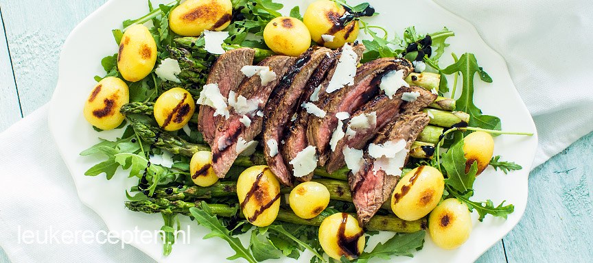 Salade met biefstuk en asperges