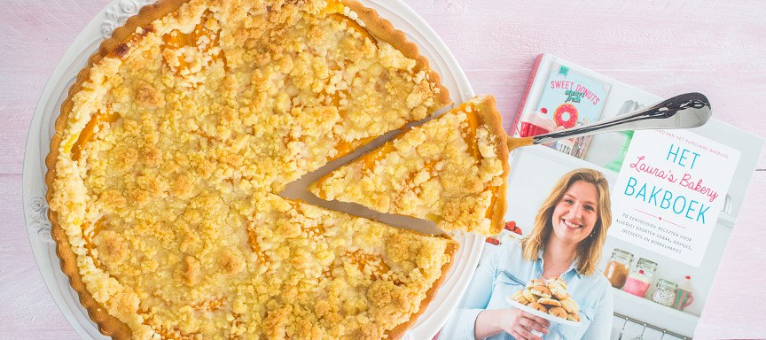 Abrikozen kruimelvlaai uit het Laura’s Bakery Bakboek