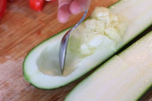 Gevulde-courgette met aubergine www.leukerecepten.nl