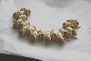 kerstkrans knakworstjes www.leukerecepten.nl